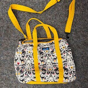 Kavu Small Duffle Bag in Woodland Print